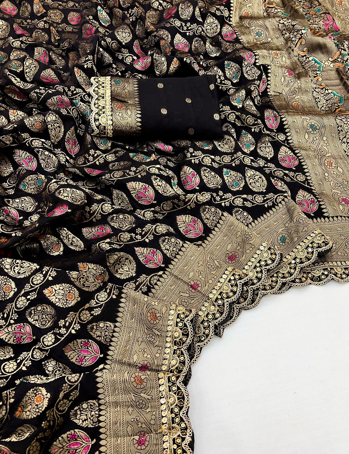 Adorn yourself in this beautiful and charming pure khaddi georgette designer saree in sabyasachi scallop intricate borders