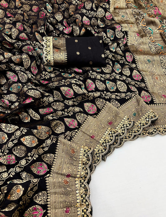 Adorn yourself in this beautiful and charming pure khaddi georgette designer saree in sabyasachi scallop intricate borders